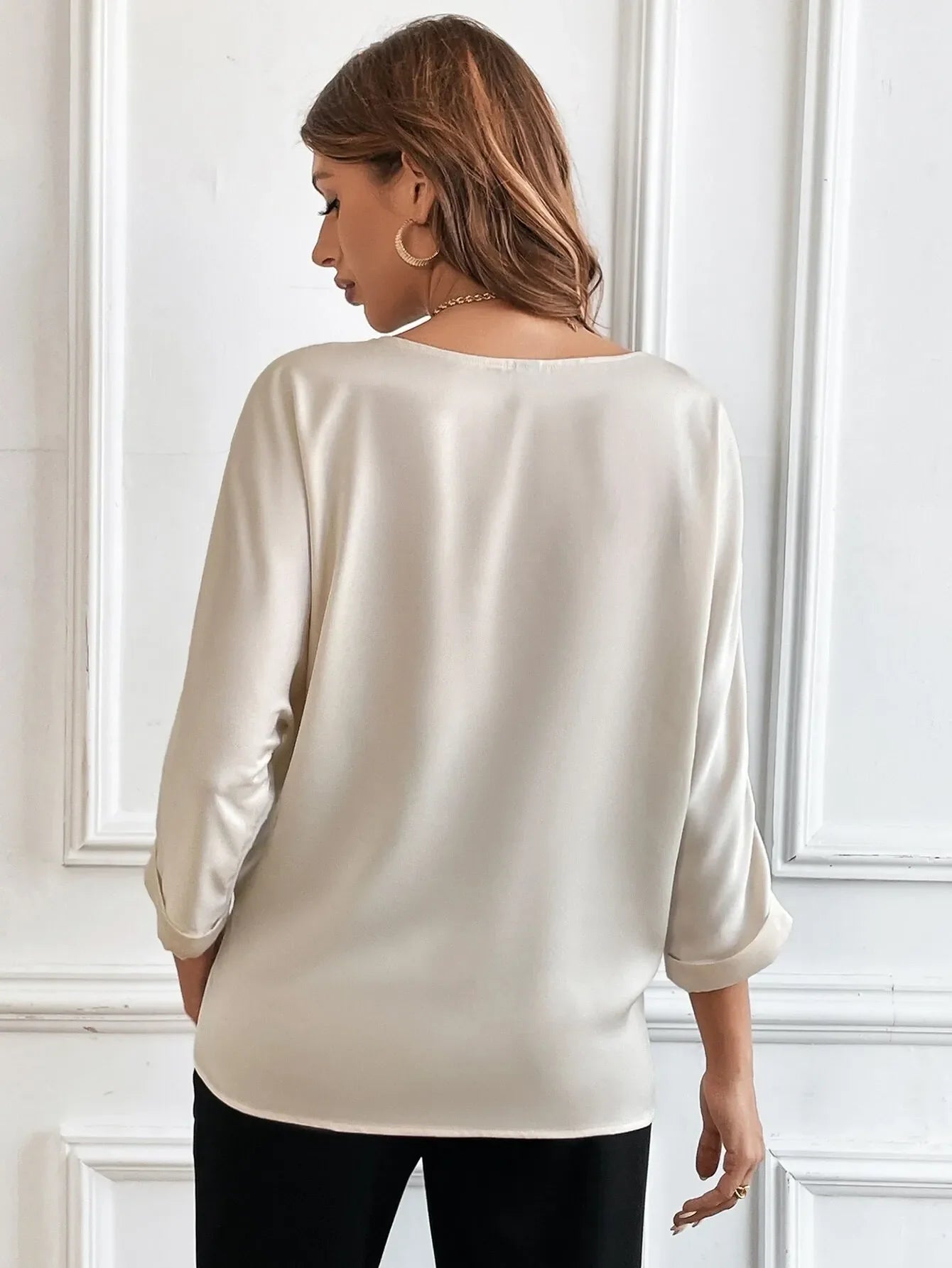 Blusa Minimalista Manga 3/4 com Decote em V - Munique